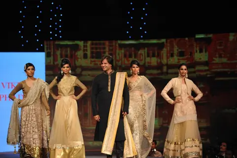 Vivek Oberoi at the 'Caring with Style' fashion show at NSCI