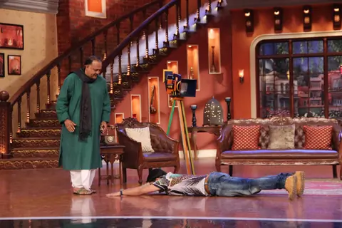 Kapil Sharma seeks blessings from Alok Nath on Comedy Nights With Kapil