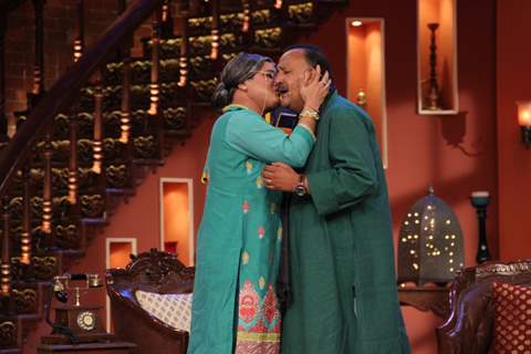 Dadi gives Alok Nath a jadoo ki pappi on Comedy Nights With Kapil