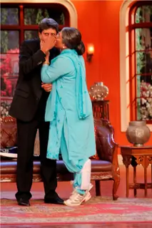 Kapil Dev gets a shagun ki pappi from Dadi on Comedy Nights With Kapil