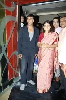 Akshay Kumar and Maneka Gandhi at the First Look Launch of It's Entertainment