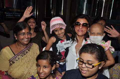 Sushmita Sen Celebrates 20years of her winning the crown with CPAA kids