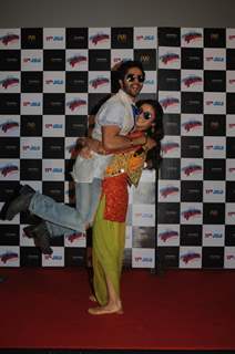 Alia carries Varun at the Trailer Launch of 'Humpty Sharma Ki Dulhania'