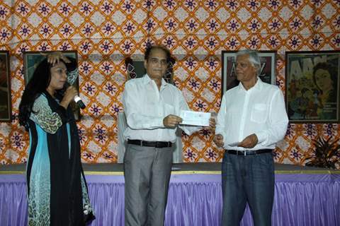 The Mehboob Khan family present cheque of 10 lakhs to FWICE