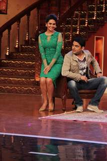 Esha teases Kapil on Comedy Nights with Kapil