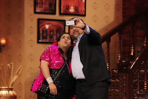 Palak gets a selfie with Ram Kapoor on Comedy Nights with Kapil