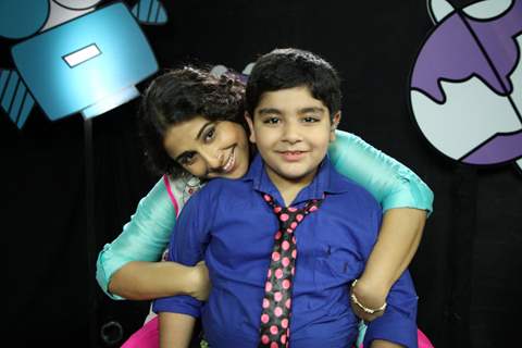 Vidya Balan clicks a picture with Sadhil on Captain Tiao