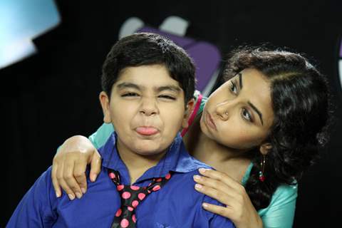 Vidya Balan clicks some funny pictures with Sadhil on Captain Tiao