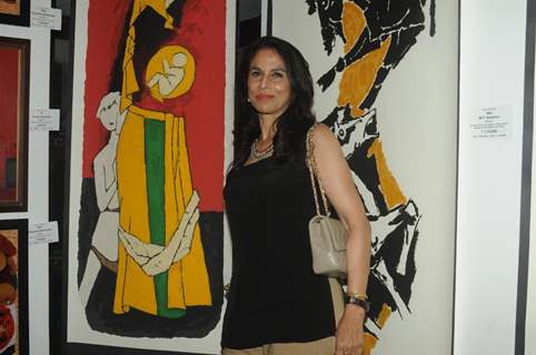 Shobha De was at the Group Art Exhibition 'Colours of Life'