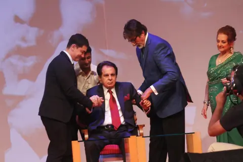 Amitabh Bachchan and Aamir Khan help Dilip Kumar at the launch