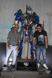 Raghu Ram and Rannvijay at the Unveiling of Transformers 4 lead robot Optimus Prime