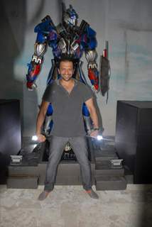 Atul Kasbekar at the Unveiling of Transformers 4 lead robot Optimus Prime