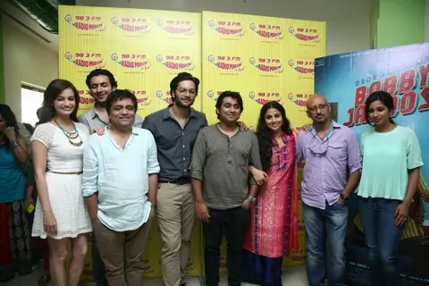 Bobby Jasoos team at Radio Mirchi