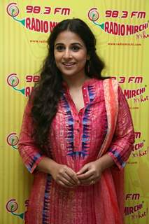 Vidya Balan with the Bobby Jasoos team at Radio Mirchi