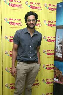 Ali Fazal with the Bobby Jasoos team at Radio Mirchi