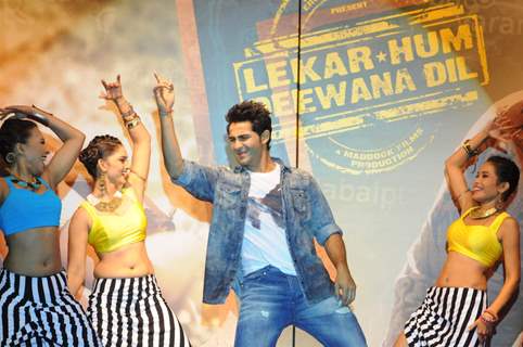 Armaan Jain performs at the Music launch of 'Lekar Hum Deewana Dil'