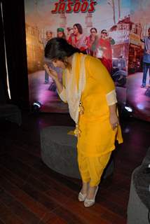 Vidya does an aadab at the Bobby Jasoos Prees Meet