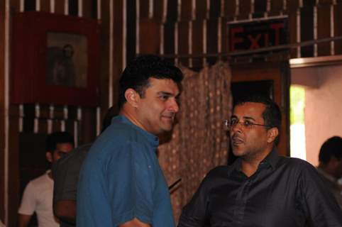 Siddharth Roy Kapur and Chetan Bhagat at the Trailer Launch of 'Kick'