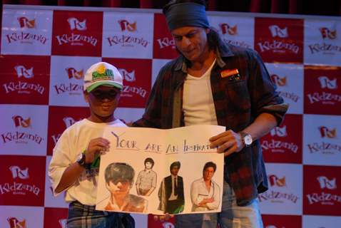 Shahrukh hourned  by a card made by a child at Kidzania