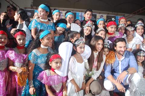 Promotion of Humshakals at a city school