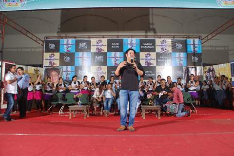 Sajid Promotes Humshakals at a city school