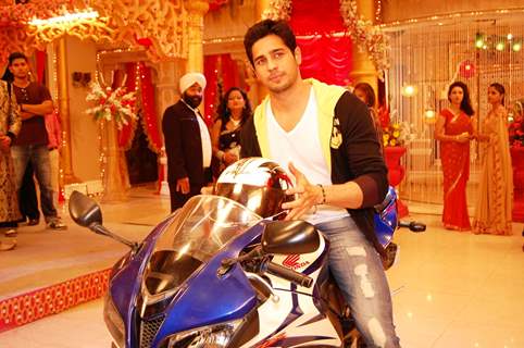 Sidharth Malhotra at the Promotion of Ek Villain on Kum Kum Bhagya