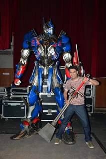 Kapil Sharma with Transformers on Comedy Nights with Kapil