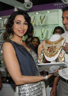 Karisma Kapoor inaugurates Glamour Jewellery Exhibition