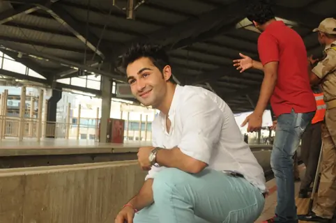 Armaan waits for the metro to arrive .