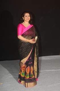 supriya pilgaonkar at Star Parivaar Awards 2014