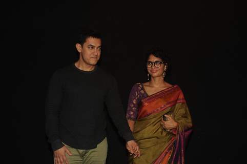 Aamir Khan and Kiran Rao at Star Parivaar Awards 2014