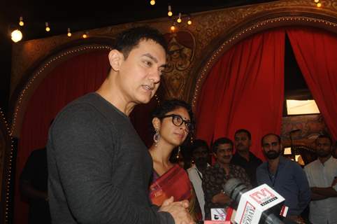 Aamir Khan and Kiran Rao at Star Parivaar Awards 2014