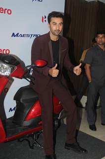 Ranbir Kapoor shows thumbs up to hero Moto Corp .