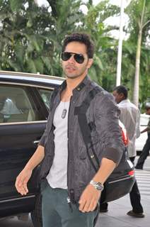 Varun snapped on his way to Indore for HSKD promotions