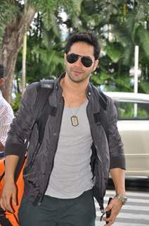 Varun at his way to Indore for HSKD promotions