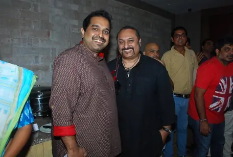 Shankar Mahadevan with Leslie Lewis at Poshter Boyz Launch at Levo