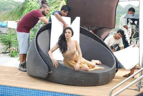 Sara Loren at Mahoorat Shoot of Ishq Click