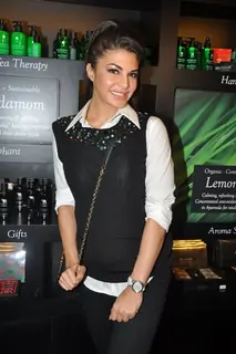 Jacqueline Fernandes inaugurates Spa Ceylon