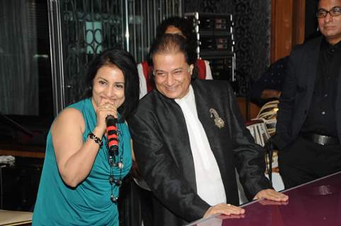 Madhushree performs with Anup Jalota at the Music Mania Event