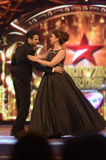 Karan Patel performs with Parineeti Chopra at Star Parivaar Awards 2014