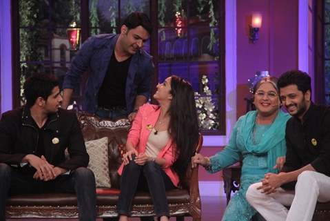 Kapil flirts with Shraddha on Comedy Nights With Kapil