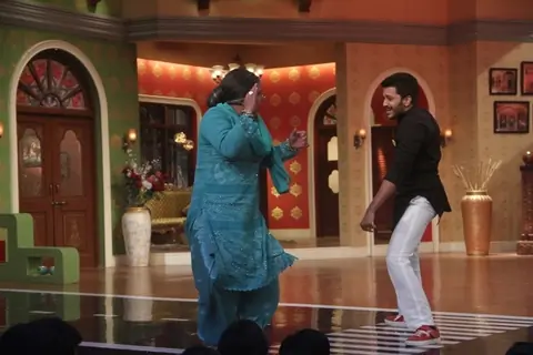 Dadi performs with Riteish Deshmukh on Comedy Nights With Kapil