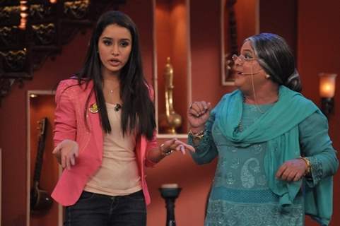 Shraddha Kapoor with Dadi on Comedy Nights With Kapil