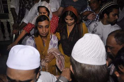 Vidya Balan visits Mahim Darga for the success of Bobby Jasoos