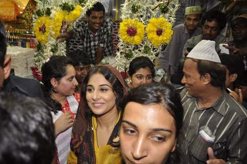 Vidya Balan captured at Mahim Darga paying her tribute