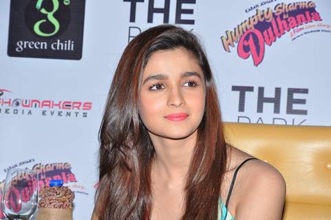 Alia puts on a sweet smile for the camera at the Press Meet of Humpty Sharma Ki Dulhania