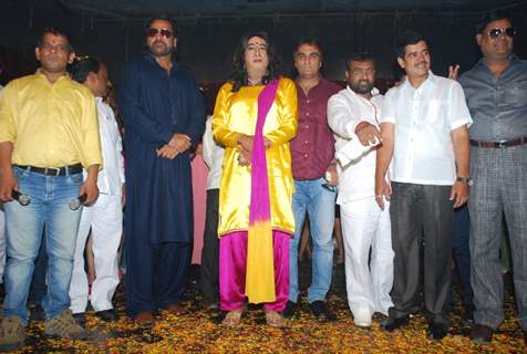 The cast at the Launch of Rakth Daar