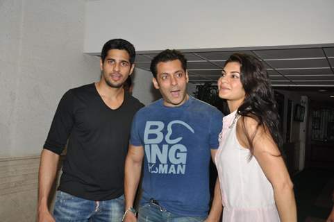 Sidharth Malhotra celebrates Ek Villain success with Salman Khan and Jacqueline Fernandez