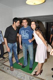 Sidharth Malhotra celebrates Ek Villain success with Salman Khan and Jacqueline Fernandez