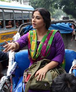 Vidya Balan takes a cycle rickshaw ride to promote Bobby Jasoos